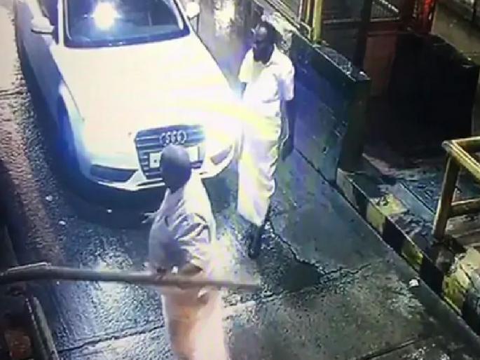 PC George exiting his car in anger and breaking the barricade | VIDEO: आमदाराचा पारा चढला अन् टोलनाक्यावर घातला राडा 