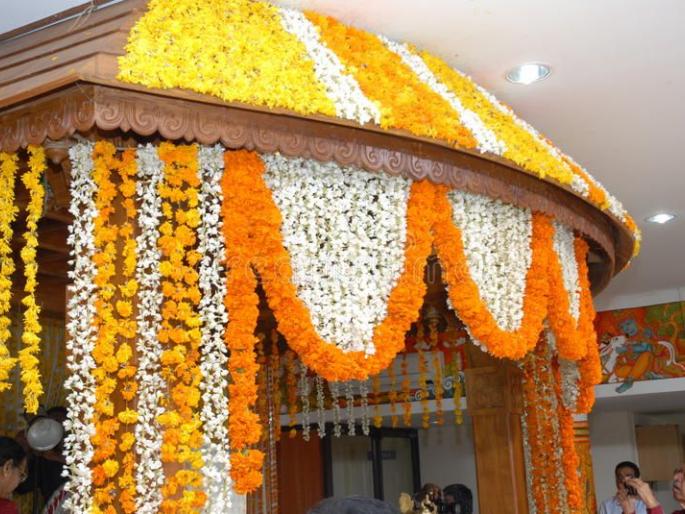 Due to hot wave flowers are withered, decoration is expensive ... | ऊन तापलं, फुलं कोमेजली, सजावट महागली... Due to hot wave flowers are withered, decoration is expensive ... | ऊन तापलं, फुलं कोमेजली, सजावट महागली...