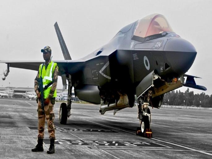 F-35 fighter jet stranded in Kerala cannot be repaired, will now be taken to Britain in pieces | केरळमध्ये अडकलेल्या F-35 लढाऊ विमानाची दुरुस्ती अशक्य, तुकडे करुन ब्रिटनला घेऊन जाणार F-35 fighter jet stranded in Kerala cannot be repaired, will now be taken to Britain in pieces | केरळमध्ये अडकलेल्या F-35 लढाऊ विमानाची दुरुस्ती अशक्य, तुकडे करुन ब्रिटनला घेऊन जाणार