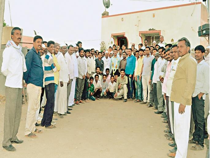 Go son ... come back with a revenge; Parents ask son who have been on holiday leave | जा बेटा...बदला घेऊनच परत ये; सुटीवर आलेल्या जवानाला आई-वडिलांनी तात्काळ केले रवाना