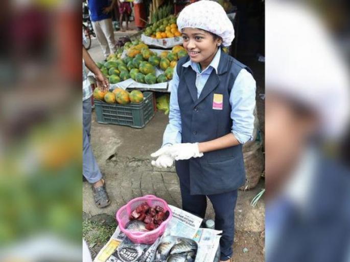 Kerala floods; kerala girl hanan hamid who was trolled earlier has donated 1.5 lacs for kerala relief | Kerala Floods; 'दर्यादील हनन' ! मासे विकून शिक्षण घेणाऱ्या केरळ गर्लकडून पूरग्रस्तांना 1.5 लाख मदत Kerala floods; kerala girl hanan hamid who was trolled earlier has donated 1.5 lacs for kerala relief | Kerala Floods; 'दर्यादील हनन' ! मासे विकून शिक्षण घेणाऱ्या केरळ गर्लकडून पूरग्रस्तांना 1.5 लाख मदत