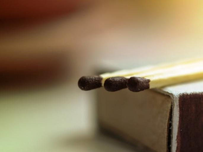 attempt of suicide farmer by pouring kerosene on the body at Collector's office | जिल्हाधिकारी कार्यालयात रॉकेल अंगावर ओतून शेतकऱ्याचा आत्महत्येचा प्रयत्न attempt of suicide farmer by pouring kerosene on the body at Collector's office | जिल्हाधिकारी कार्यालयात रॉकेल अंगावर ओतून शेतकऱ्याचा आत्महत्येचा प्रयत्न