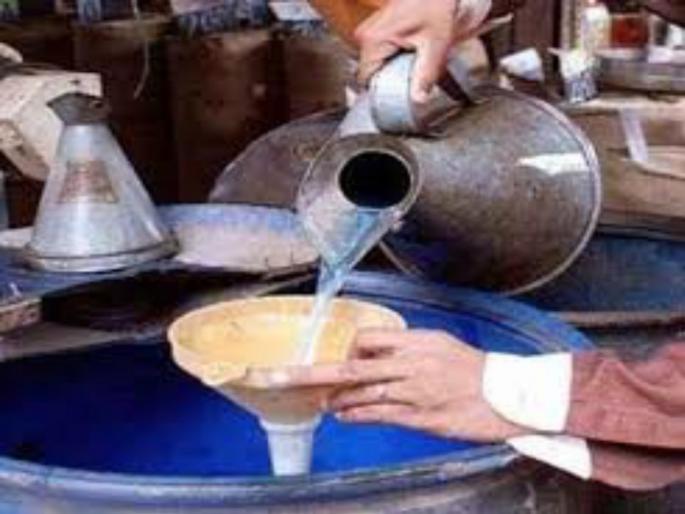 The Hawker's Rococo in the Black Market | हॉकर्सचे रॉकेल जातेय काळ्या बाजारात The Hawker's Rococo in the Black Market | हॉकर्सचे रॉकेल जातेय काळ्या बाजारात