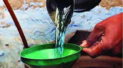 82 thousand poor people not get kerosine in akola district | हमीपत्रात अडकले ८२ हजार गरिबांचे रॉकेल! 82 thousand poor people not get kerosine in akola district | हमीपत्रात अडकले ८२ हजार गरिबांचे रॉकेल!