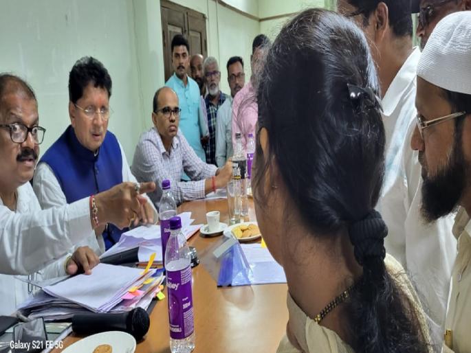 Minister Deepak Kesarkar angry over the contract wireman death case | कंत्राटी वायरमन मृत्यू प्रकरणावरून मंत्री दीपक केसरकर संतप्त, ठेकेदाराची केली कानउघडणी Minister Deepak Kesarkar angry over the contract wireman death case | कंत्राटी वायरमन मृत्यू प्रकरणावरून मंत्री दीपक केसरकर संतप्त, ठेकेदाराची केली कानउघडणी