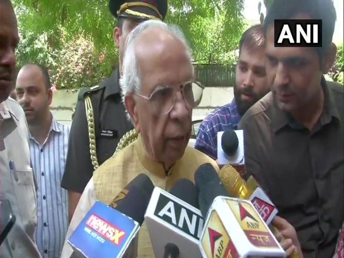 West Bengal tense: Governor Keshari Nath Tripathi calls on PM Modi, Amit Shah as violence intensifies; BJP observes ‘black day’ | प.बंगालच्या राज्यपालांनी घेतली अमित शहांची भेट; भाजपाकडून राष्ट्रपती शासन लागू करण्याची मागणी? 