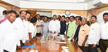 The report was accepted in principle by the Government | कबुलायतदार गावकर प्रश्न :त्रिसदस्य समितीचा अहवाल शासनाने तत्त्वत: स्वीकारला The report was accepted in principle by the Government | कबुलायतदार गावकर प्रश्न :त्रिसदस्य समितीचा अहवाल शासनाने तत्त्वत: स्वीकारला