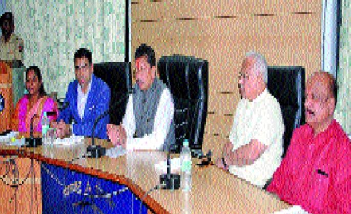 This is not the Guardian Minister, but only the Minister of Declaration: Upkar | हे पालकमंत्री नव्हे , तर फक्त घोषणामंत्रीच : उपरकर  This is not the Guardian Minister, but only the Minister of Declaration: Upkar | हे पालकमंत्री नव्हे , तर फक्त घोषणामंत्रीच : उपरकर