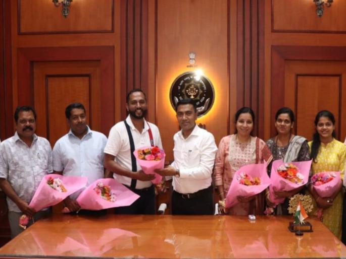 political excitement in ponda ketan bhatikar cm pramod sawant meeting sparks arguments on social media | फोंड्यात राजकीय खळबळ; भाटीकर-मुख्यमंत्री भेटीने सोशल मीडियावर तर्कवितर्कांना उधाण political excitement in ponda ketan bhatikar cm pramod sawant meeting sparks arguments on social media | फोंड्यात राजकीय खळबळ; भाटीकर-मुख्यमंत्री भेटीने सोशल मीडियावर तर्कवितर्कांना उधाण