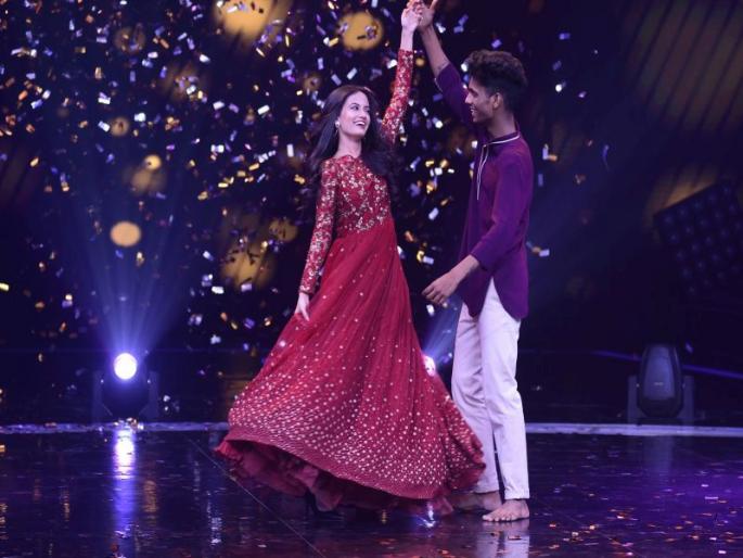 FAN MOMENT: Ketaki Mategaonkar's Jadra Fan, when she saw her, Fida | FAN MOMENT: केतकी माटेगावकरचा जबरा फॅन, तिला पाहताच झाला फिदा FAN MOMENT: Ketaki Mategaonkar's Jadra Fan, when she saw her, Fida | FAN MOMENT: केतकी माटेगावकरचा जबरा फॅन, तिला पाहताच झाला फिदा