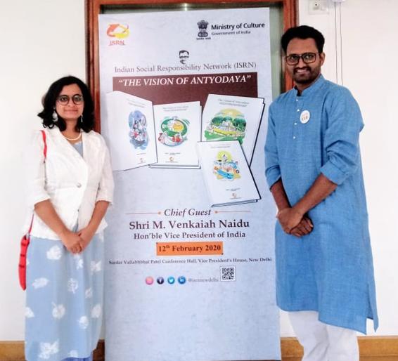 Ditto in Delhi of Keturur couple, who is on the menstrual cycle | मासिक पाळीवर प्रबोधन करणाºया केत्तूरच्या दांपत्याच्या दिल्लीत डंका Ditto in Delhi of Keturur couple, who is on the menstrual cycle | मासिक पाळीवर प्रबोधन करणाºया केत्तूरच्या दांपत्याच्या दिल्लीत डंका