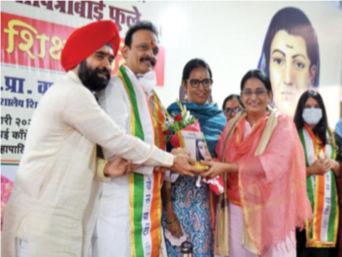 Savitribai's thoughts will bring positive change | सावित्रीबाईंच्या विचारांनी सकारात्मक बदल घडेल Savitribai's thoughts will bring positive change | सावित्रीबाईंच्या विचारांनी सकारात्मक बदल घडेल