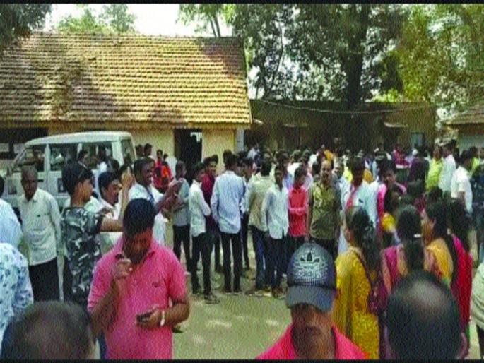 Karjat GR Pt Election: 140 applications till the fourth day | कर्जत ग्रा. पं. निवडणूक : चौथ्या दिवसापर्यंत १४० अर्ज दाखल Karjat GR Pt Election: 140 applications till the fourth day | कर्जत ग्रा. पं. निवडणूक : चौथ्या दिवसापर्यंत १४० अर्ज दाखल