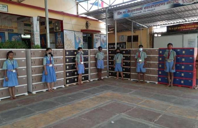 Students of ZP school in Solapur district will get lockers for keeping backpacks | सोलापूर जिल्ह्यातील झेडपी शाळेतील विद्यार्थ्यांना दप्तर ठेवण्यासाठी मिळणार लॉकर