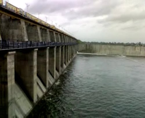 Regional controversy sparks on the water of Dam in buldhana | खडकपूर्णाच्या पाण्यावरून प्रादेशिक वादाची ठिणगी! Regional controversy sparks on the water of Dam in buldhana | खडकपूर्णाच्या पाण्यावरून प्रादेशिक वादाची ठिणगी!