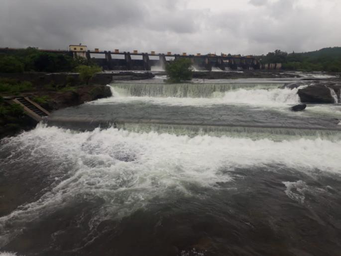 khadakwasla dam overflow ; 500 cusse water left in mutha river | खडकवासला धरण भरले; १७०० क्युसेक्सने विसर्ग सुरू khadakwasla dam overflow ; 500 cusse water left in mutha river | खडकवासला धरण भरले; १७०० क्युसेक्सने विसर्ग सुरू