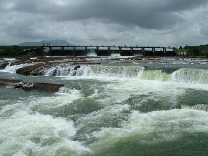 Rainfall in the dam in the district ... | जिल्ह्यातील धरणांत पाऊस पडेना...