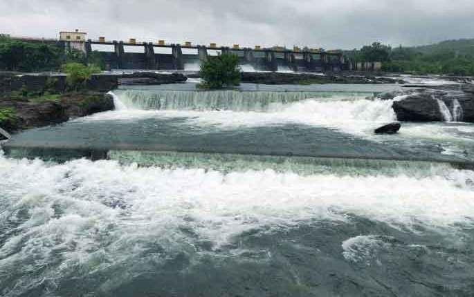 Pune residents' was happy! The Khadakwasla project added four TMC of water in one day | पुणेकरांची चिंता मिटली! खडकवासला प्रकल्पात एका दिवसात चार टीएमसी पाणी वाढले Pune residents' was happy! The Khadakwasla project added four TMC of water in one day | पुणेकरांची चिंता मिटली! खडकवासला प्रकल्पात एका दिवसात चार टीएमसी पाणी वाढले