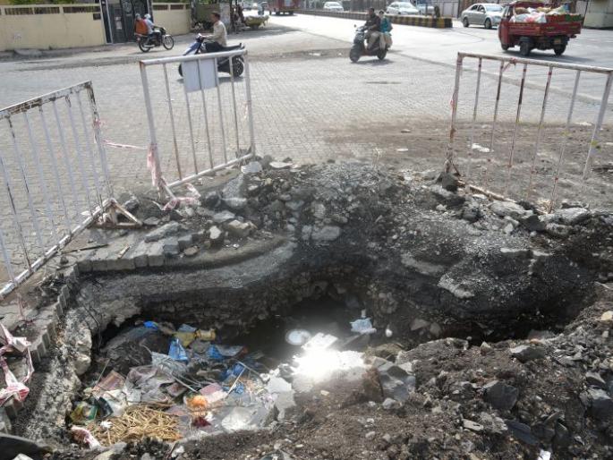 One of the victims was taken from a ditch on Lonand-Nira Road | लोणंद-नीरा रोडवरील खड्ड्याने घेतला एकाचा बळी One of the victims was taken from a ditch on Lonand-Nira Road | लोणंद-नीरा रोडवरील खड्ड्याने घेतला एकाचा बळी