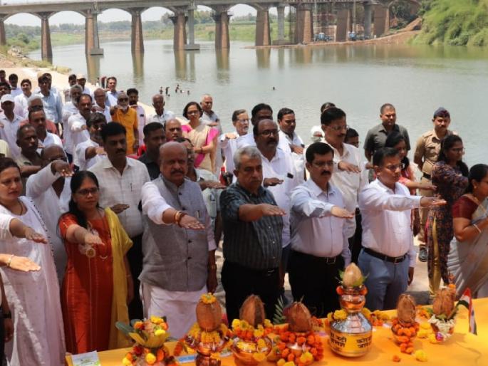 Legal action against all factories discharging contaminated water into the river, Guardian Minister of Sangli Suresh Khade warned | Sangli: नदीत दूषित पाणी सोडणाऱ्या सर्वच कारखान्यांवर कायदेशीर कारवाई, पालकमंत्री सुरेश खाडेंचा इशारा Legal action against all factories discharging contaminated water into the river, Guardian Minister of Sangli Suresh Khade warned | Sangli: नदीत दूषित पाणी सोडणाऱ्या सर्वच कारखान्यांवर कायदेशीर कारवाई, पालकमंत्री सुरेश खाडेंचा इशारा