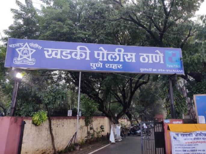 Panic with the identity of gangsters in Khadkit Sarai; Car vandalism pune crime | Pune Crime: खडकीत सराईत गुंडांची कोयता घेऊन दहशत; गाड्यांची तोडफोड Panic with the identity of gangsters in Khadkit Sarai; Car vandalism pune crime | Pune Crime: खडकीत सराईत गुंडांची कोयता घेऊन दहशत; गाड्यांची तोडफोड