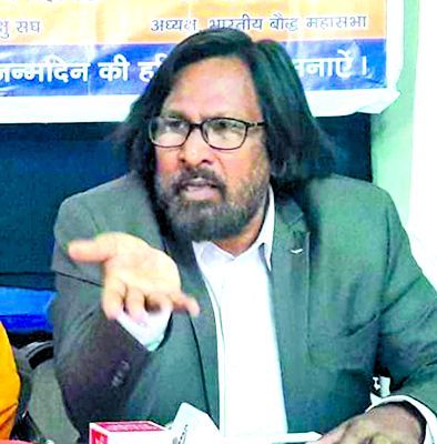 Ambedkarite leader Mukund Khaire passes away | आंबेडकरी नेते मुकुंद खैरे यांचे निधन