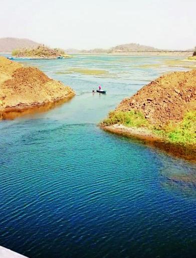 Alternate day water for four months : The water situation in Nagpur is worrisome | चार महिने राहील एक दिवसाआड पाणी : नागपुरात पाण्याची स्थिती चिंताजनक Alternate day water for four months : The water situation in Nagpur is worrisome | चार महिने राहील एक दिवसाआड पाणी : नागपुरात पाण्याची स्थिती चिंताजनक