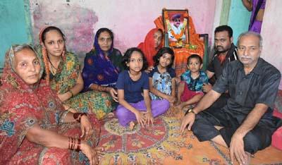 While breathing the last breath, 36 bullets were placed in the head of the militants | अखेरचा श्वास घेतानाही अतिरेक्याच्या डोक्यात 36 गोळ्या घातल्या While breathing the last breath, 36 bullets were placed in the head of the militants | अखेरचा श्वास घेतानाही अतिरेक्याच्या डोक्यात 36 गोळ्या घातल्या