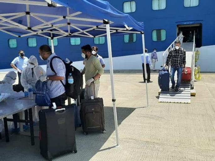 CoronaVirus: 'Those' sailors from Marela finally land in mumbai | CoronaVirus : अखेर मारेलावरील 'त्या' खलाशांना झालं भूमीचं दर्शन CoronaVirus: 'Those' sailors from Marela finally land in mumbai | CoronaVirus : अखेर मारेलावरील 'त्या' खलाशांना झालं भूमीचं दर्शन