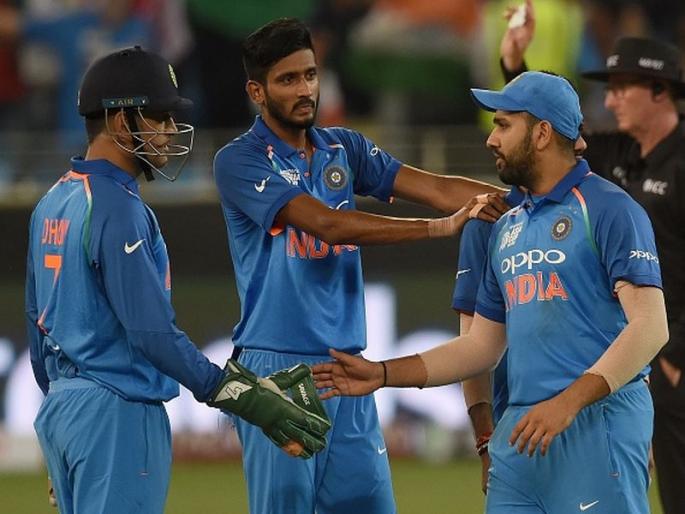 Dhoni bhai asked Rohit to let me hold Asia Cup trophy, Khaleel ahmed | 'धोनी भाई'मुळे खलील अहमदला सुखद धक्का; अनुभवला अविस्मरणीय क्षण