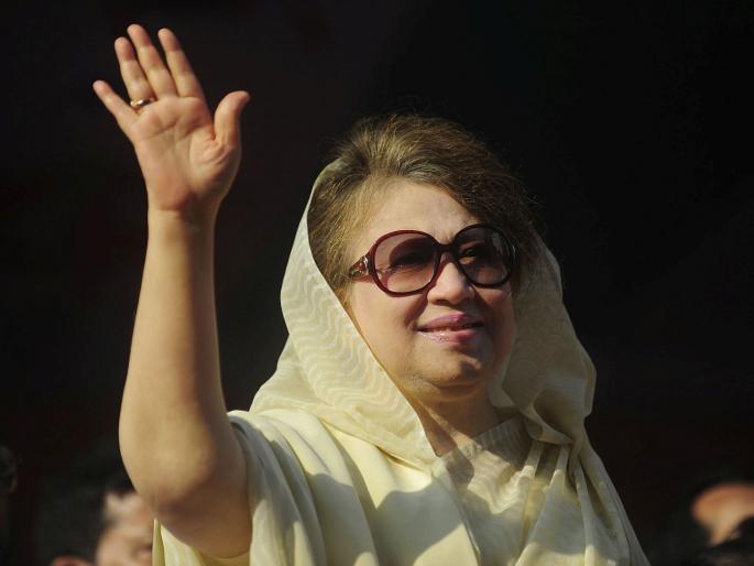Now Khaleda Zia also left Bangladesh? Qatar Sheikh's plane came and took her away | आता खालिदा झिया यांनीही बांगलादेश सोडला? कतारच्या शेखचे विमान आले, घेऊन गेले Now Khaleda Zia also left Bangladesh? Qatar Sheikh's plane came and took her away | आता खालिदा झिया यांनीही बांगलादेश सोडला? कतारच्या शेखचे विमान आले, घेऊन गेले