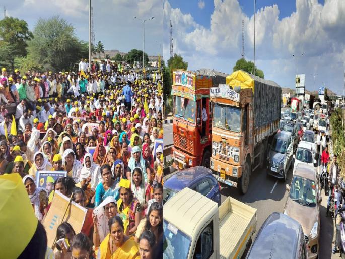 Movement of community members of Khandala taluk for reservation of Dhangar community, Traffic jams on highways, queues of vehicles at Khambataki Ghat | Satara: धनगर आरक्षणासाठी खंबाटकी घाटात पाच तास महामार्ग रोखला