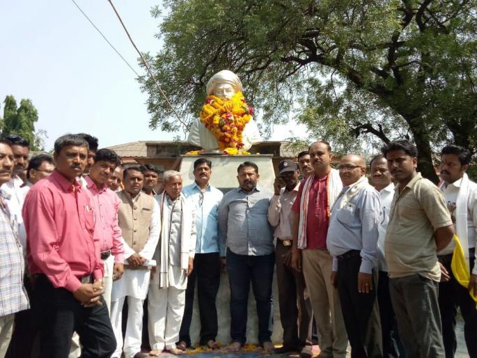 birth anniversary of Jyotiba Phule in Khamgawa | खामगावात महात्मा ज्योतिबा फुले यांची जयंती उत्साहात साजरी