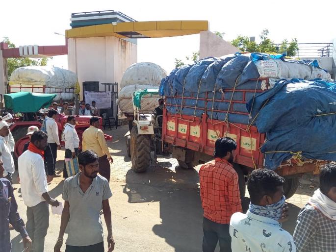 Khamgaon: Traders get Priference than farmer at CCI's cotton procurement center | खामगाव: सीसीआयच्या कापूस खरेदी केंद्रावर दूजाभाव