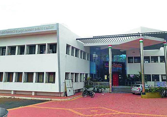 Khamgaon Municipal Corporation's tax collection is 42 percent | खामगाव पालिकेची कर वसुली ४२ टक्क्यांवर Khamgaon Municipal Corporation's tax collection is 42 percent | खामगाव पालिकेची कर वसुली ४२ टक्क्यांवर