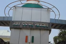On the issue of waste management, Shiv Sena Women's Corporator agressive | कचरा व्यवस्थापनाच्या मुद्यावरून शिवसेना महिला नगरसेविका आक्रमक On the issue of waste management, Shiv Sena Women's Corporator agressive | कचरा व्यवस्थापनाच्या मुद्यावरून शिवसेना महिला नगरसेविका आक्रमक