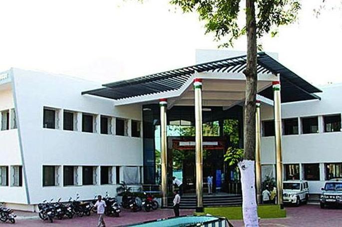 Mini Highmast Tender: Investigation round of Khamgaon city chief | मिनी हायमास्ट निविदा : खामगावच्या नगराध्यक्ष चौकशीच्या फेऱ्यात  Mini Highmast Tender: Investigation round of Khamgaon city chief | मिनी हायमास्ट निविदा : खामगावच्या नगराध्यक्ष चौकशीच्या फेऱ्यात