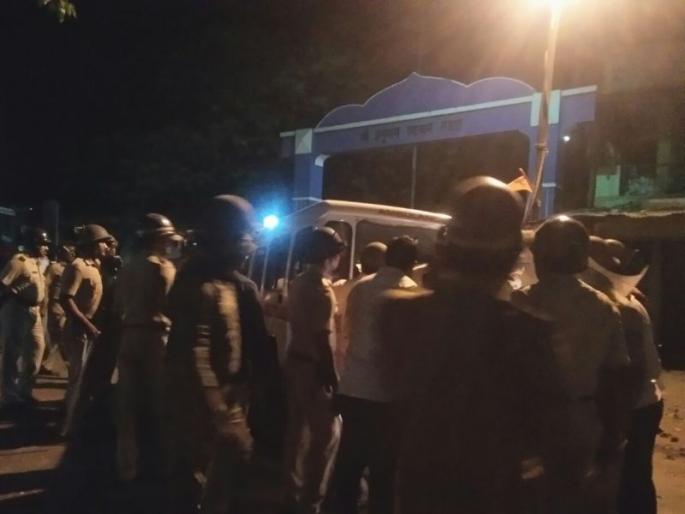 Two groups were injured in the fierce battle, a seriously injured | दोन गटात जुन्या वैमनस्यातून हाणामारी, एक गंभीर जखमी Two groups were injured in the fierce battle, a seriously injured | दोन गटात जुन्या वैमनस्यातून हाणामारी, एक गंभीर जखमी