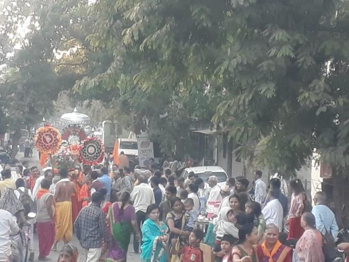 Nirguna Paduka festival in Khamgaon | खामगावात दत्तगुरू नामाचा गजर; शोभायात्रेने निर्गुण पादुका महोत्सवाची सांगता Nirguna Paduka festival in Khamgaon | खामगावात दत्तगुरू नामाचा गजर; शोभायात्रेने निर्गुण पादुका महोत्सवाची सांगता