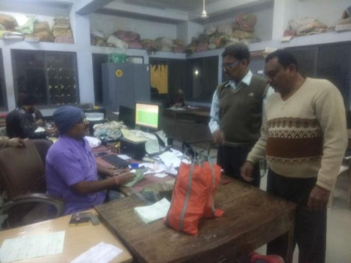 Khamgaon municipal employees strike in buldhana | खामगाव पालिका कर्मचारी ड्युटीवरून थेट संपावर! Khamgaon municipal employees strike in buldhana | खामगाव पालिका कर्मचारी ड्युटीवरून थेट संपावर!