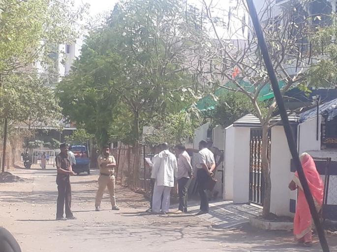 Agricultural minister Pundakar's house tight security! | बियाणे उत्पादक शेतकऱ्यांचा आत्मदहनाचा इशारा; कृषिमंत्री ना. फुंडकर यांच्या घराला कडेकोट सुरक्षा!