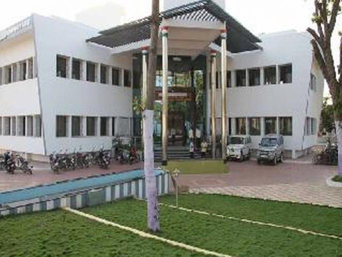 Khamgaon councilors retain office! | खामगावच्या तीन नगरसेवकांचे पद कायम!  Khamgaon councilors retain office! | खामगावच्या तीन नगरसेवकांचे पद कायम!