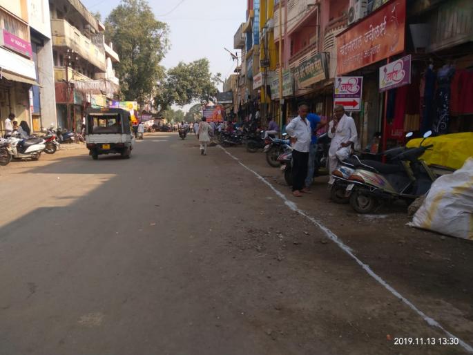 Two-way marking from the municipality on the main roads of the city now! | शहरातील मुख्य रस्त्यांवर आता पालिकेकडून दुतर्फा मार्किंग! Two-way marking from the municipality on the main roads of the city now! | शहरातील मुख्य रस्त्यांवर आता पालिकेकडून दुतर्फा मार्किंग!
