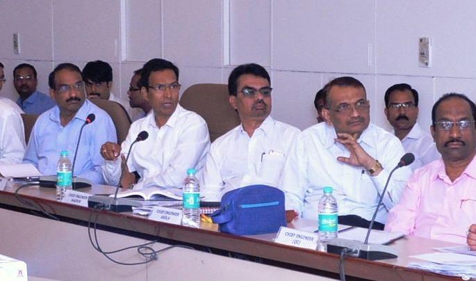 Disrupt the power supply of the outstanding customers! | थकबाकीदार ग्राहकांचा वीजपुरवठा खंडित करा !