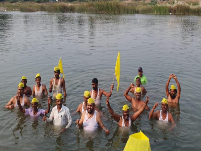 Jalsamadhi movement at Nira Dattaghat on behalf of Khandala Taluka Sakal Dhangar Samaj for reservation demand | Dhangar Reservation: खंडाळा तालुका सकल धनगर समाजाच्यावतीने निरा दत्तघाट येथे जलसमाधी आंदोलन