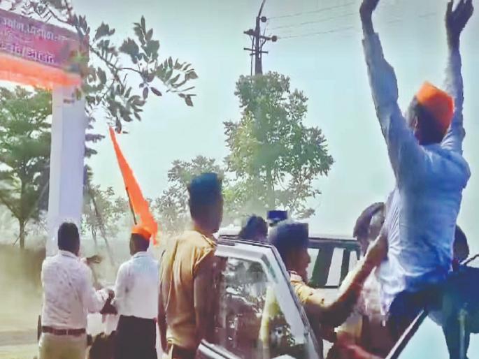 Attempt to block MLA Makarand Patil's car in Khandala, Maratha society aggressive | खंडाळ्यात आमदार मकरंद पाटील यांची गाडी अडविण्याचा प्रयत्न, मराठा बांधव आक्रमक  Attempt to block MLA Makarand Patil's car in Khandala, Maratha society aggressive | खंडाळ्यात आमदार मकरंद पाटील यांची गाडी अडविण्याचा प्रयत्न, मराठा बांधव आक्रमक