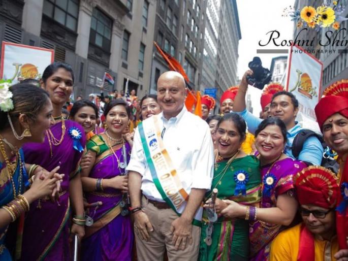 Khandesh Kahn wins national pride in New York | न्यूयॉर्क येथे खान्देश कन्यांनी जागवला राष्ट्राभिमान Khandesh Kahn wins national pride in New York | न्यूयॉर्क येथे खान्देश कन्यांनी जागवला राष्ट्राभिमान