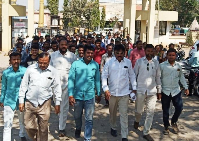  Opposition to the distribution of electricity | वीज वितरणच्या विरोधात मोर्चा : खंडाळ्यात आंदोलन