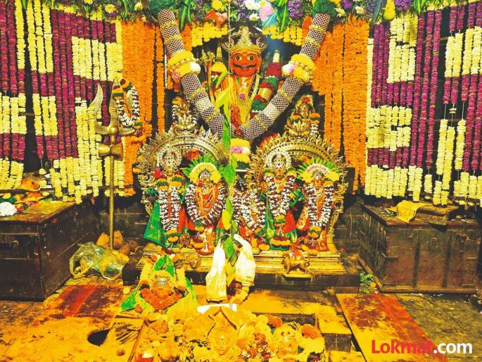 Yelkot Yelkot Jai Malhar! Khanderaya's Champashashti festival begins at Jejuri Fort | येळकोट येळकोट जय मल्हार! जेजुरी गडावर खंडेरायाच्या चंपाषष्ठी उत्सवाला सुरुवात Yelkot Yelkot Jai Malhar! Khanderaya's Champashashti festival begins at Jejuri Fort | येळकोट येळकोट जय मल्हार! जेजुरी गडावर खंडेरायाच्या चंपाषष्ठी उत्सवाला सुरुवात