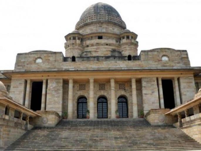 placement in urdu schools for those teachers who educated through marathi notices issued by nagpur bench | मराठीतून शिकलेल्यांना उर्दू शाळांत नियुक्ती; नागपूर खंडपीठाने बजावल्या नोटिसा placement in urdu schools for those teachers who educated through marathi notices issued by nagpur bench | मराठीतून शिकलेल्यांना उर्दू शाळांत नियुक्ती; नागपूर खंडपीठाने बजावल्या नोटिसा